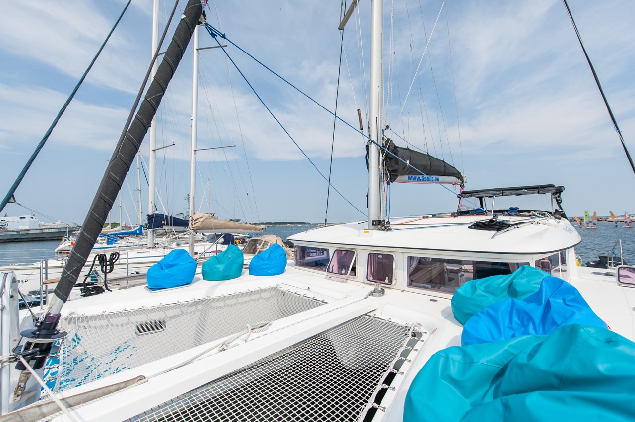 5sails_catamaran_deck