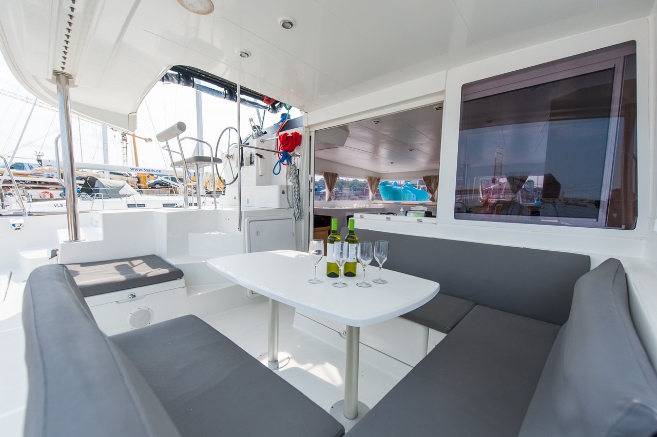 5sails_catamaran_sitting_area