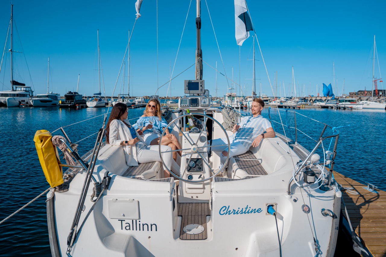 5sails_fleet_smaller_sailboat