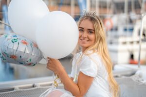 Организуем стильный девичник на яхте в Таллине: закат, Prosecco, музыка и море впечатлений. Аренда яхты под ключ. Забронируйте день мечты!