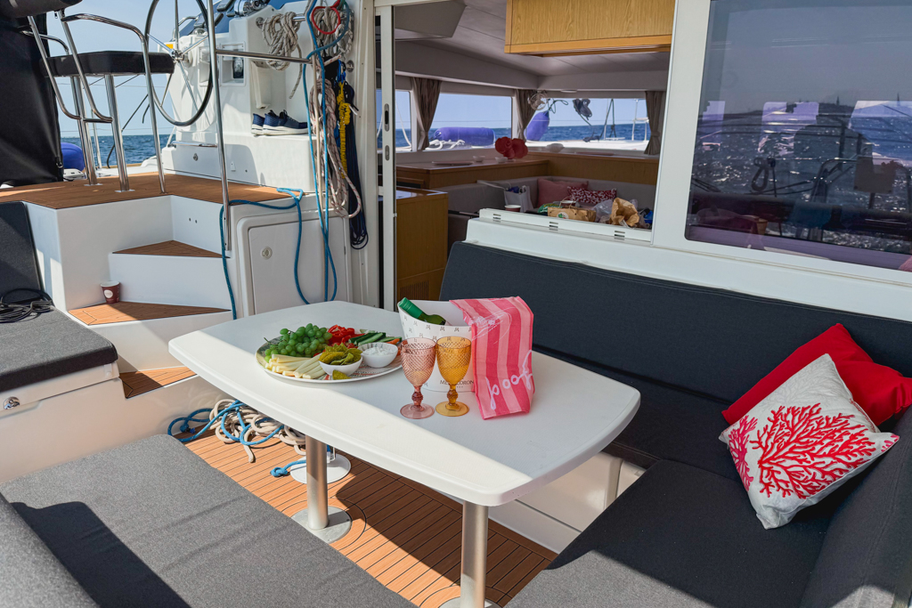 5sails_fleet_wild_cat_sitting_area